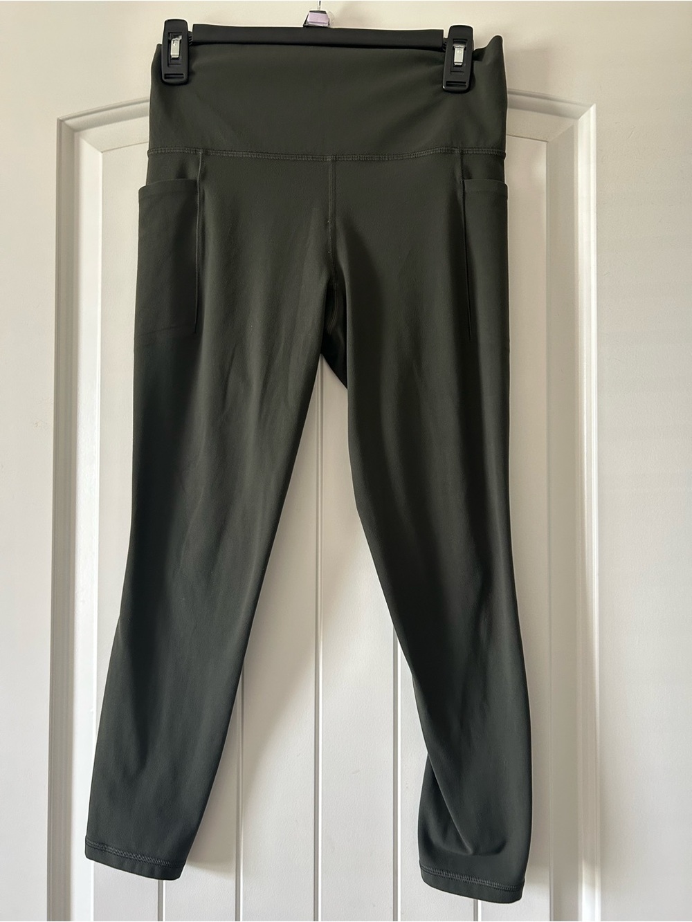 Athleta - Salutation Olive Green Leggings w Side Pockets - Size M - 7/8 length